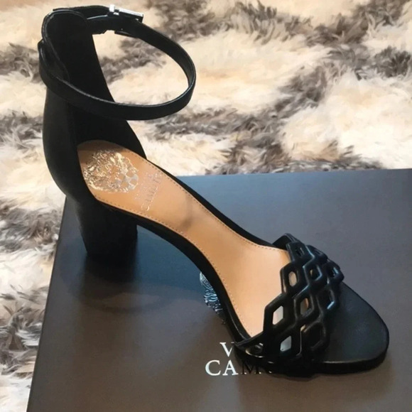 Vince Camuto Shoes - 👡Vince Camuto sandals 👡